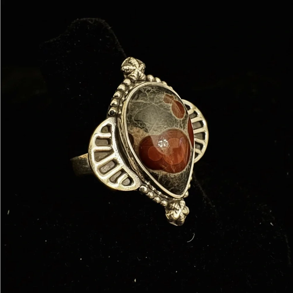 Elegant sterling Silver and eye‎ agate Stone Ring